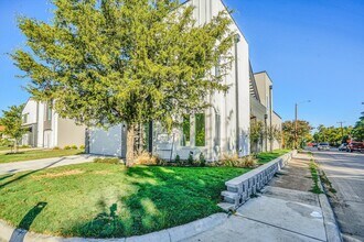 1703 Nomas St in Dallas, TX - Building Photo - Building Photo