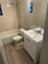 9562 Lynn Ln, Unit C in Seminole, FL - Building Photo - Building Photo