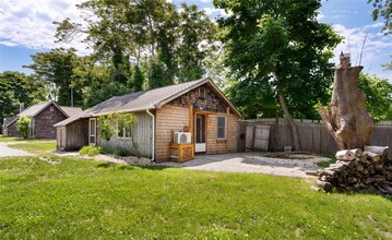 56 Foster Ave in Hampton Bays, NY - Building Photo - Building Photo