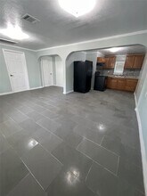 13809 Hershe St-Unit -B in Houston, TX - Building Photo - Building Photo