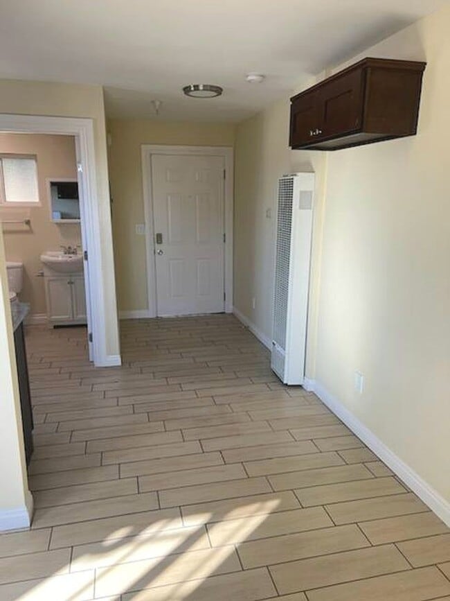 3856 Normandie Ave, Unit Unit 16 in Los Angeles, CA - Building Photo - Building Photo