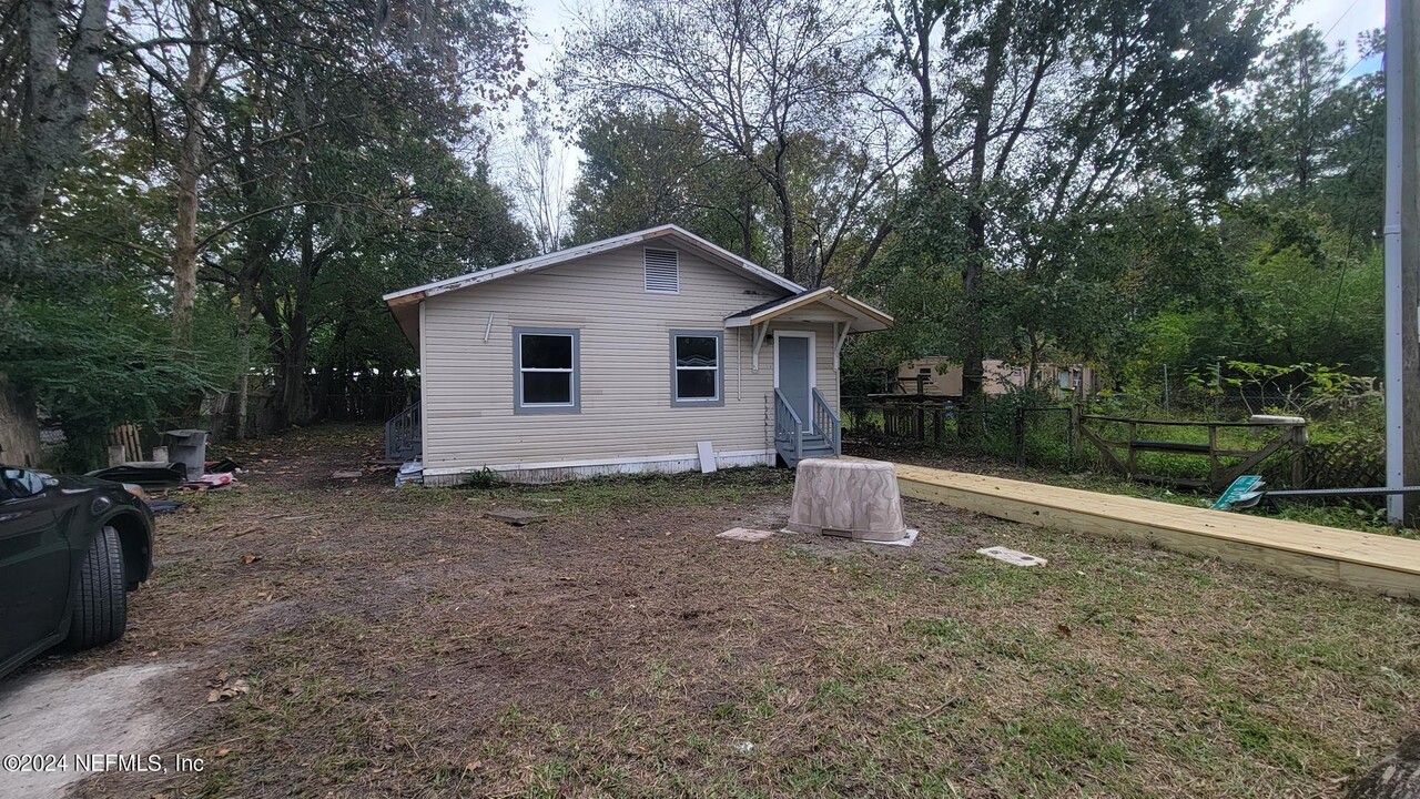 5230 Amazon Ave in Jacksonville, FL - Building Photo