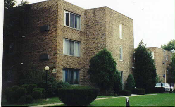 7741 S Oconto Ave in Bridgeview, IL - Building Photo