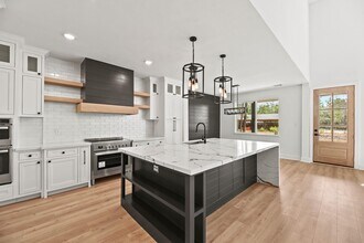 17068 Lively Rd in Waller, TX - Building Photo - Building Photo