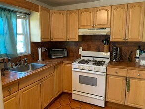 30 Murdock St, Unit 1 in Somerville, MA - Foto de edificio - Building Photo