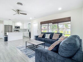 1160 Linden Rd in Venice, FL - Building Photo - Building Photo
