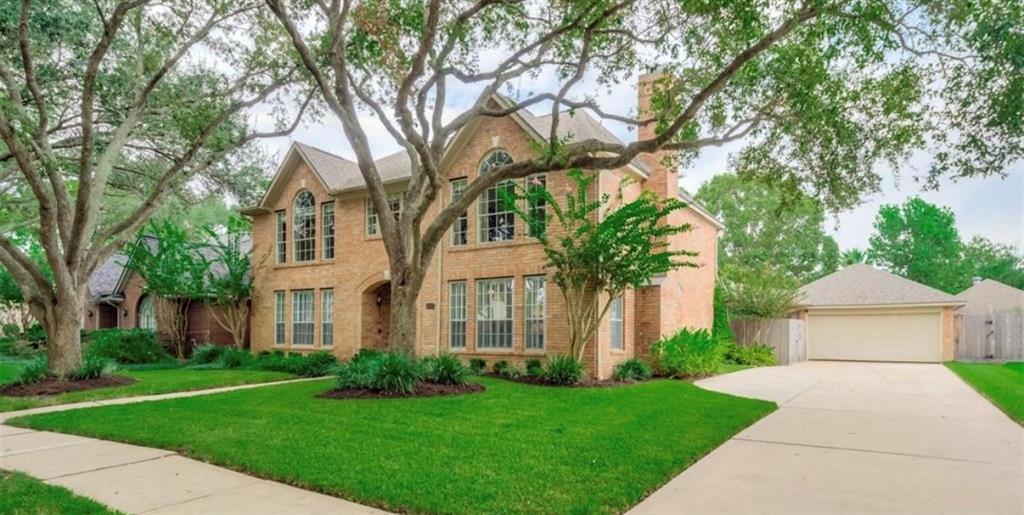 626 Clarenda Falls Dr in Sugar Land, TX - Building Photo