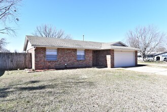 1626 S Redbud Ave in Broken Arrow, OK - Building Photo - Building Photo