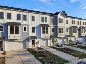 1046 Old Cypress Run in Hanahan, SC - Building Photo - Building Photo