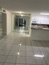 911 NE 199th St in Miami, FL - Building Photo - Building Photo