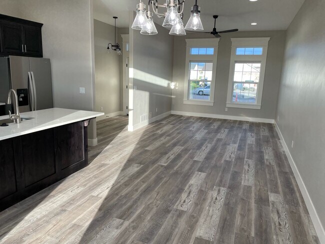3619 Ola Vis Ave in Ammon, ID - Building Photo - Building Photo