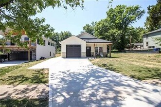 406 W Market St in Warrensburg, MO - Building Photo - Building Photo