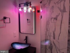 1949 Kennedy Dr in McLean, VA - Foto de edificio - Building Photo