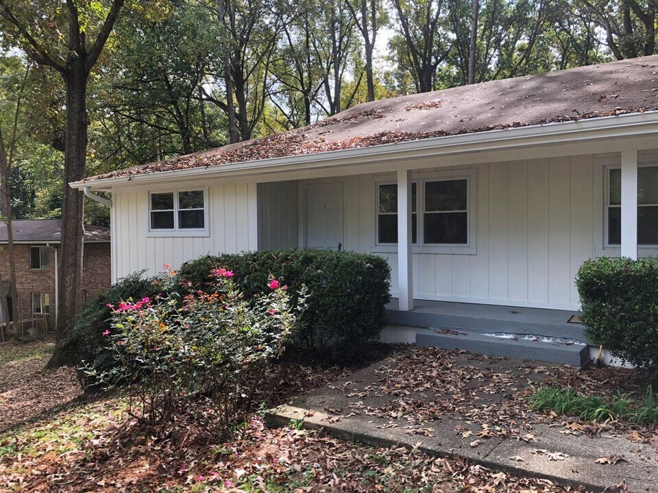 4912 Valley Dale Ct SW in Lilburn, GA - Building Photo