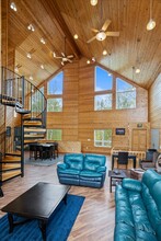 4935 N Flying Circus Cir in Wasilla, AK - Foto de edificio - Building Photo