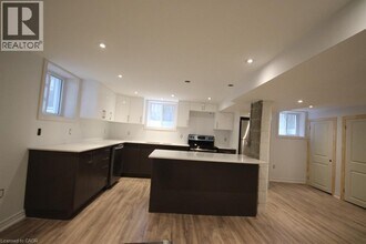 122 Macassa Ave in Hamilton, ON - Building Photo - Building Photo