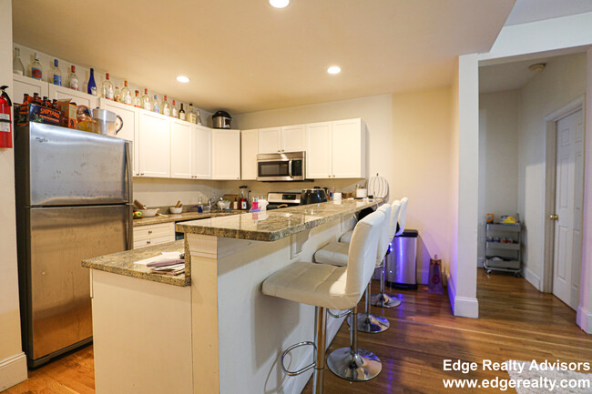 54 Egmont St, Unit 2 in Brookline, MA - Building Photo - Building Photo