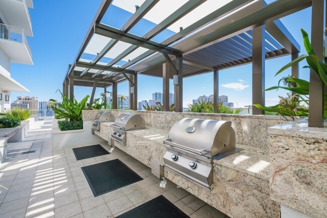 ParkLine Palm Beaches in West Palm Beach, FL - Foto de edificio - Building Photo