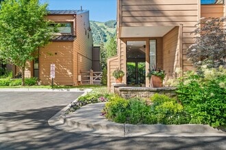 155 Lone Pine Rd in Aspen, CO - Building Photo - Building Photo