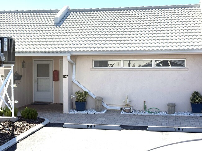 907 Gibbs Rd in Venice, FL - Building Photo - Building Photo