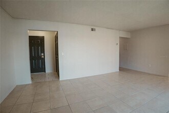 4162 Versailles Dr in Orlando, FL - Building Photo - Building Photo