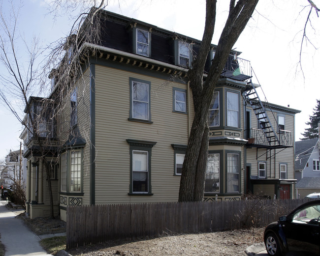 407 Angell St in Providence, RI - Foto de edificio - Building Photo