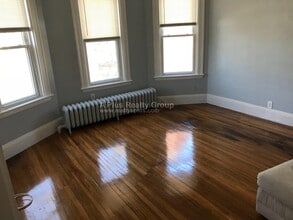 2 Clare Ave, Unit 1 in Boston, MA - Foto de edificio - Building Photo