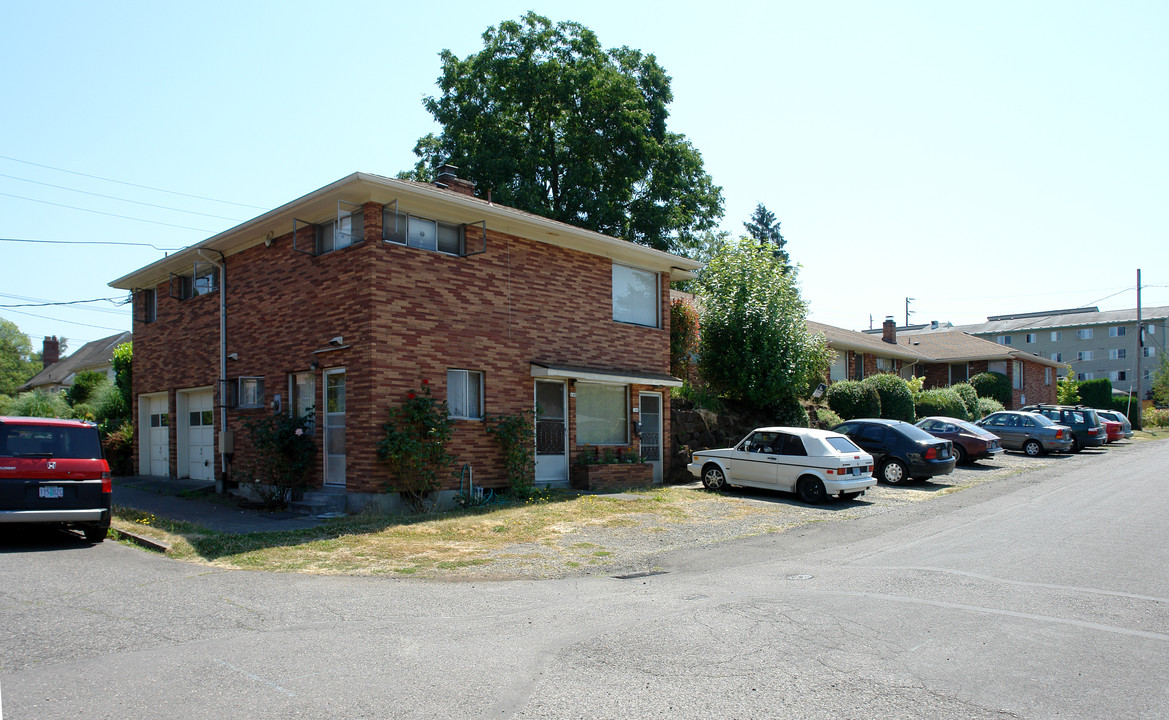 126-138 NE 59th Ave in Portland, OR - Building Photo