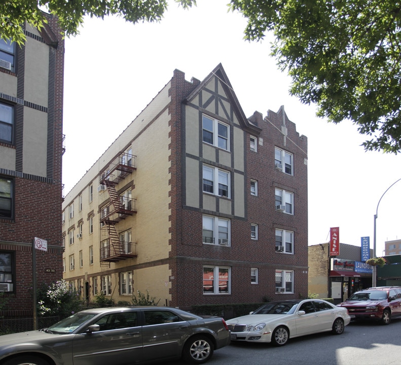 43-39 41st St in Sunnyside, NY - Building Photo