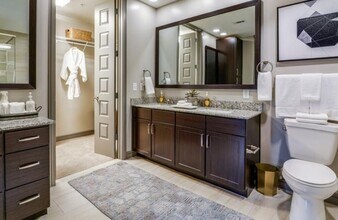 901 Memorial City Way in Houston, TX - Building Photo - Building Photo