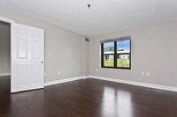 16 Harcourt St, Unit 5E in Boston, MA - Building Photo - Building Photo