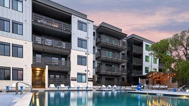 Greenview on Barton Creek in Austin, TX - Building Photo - Building Photo