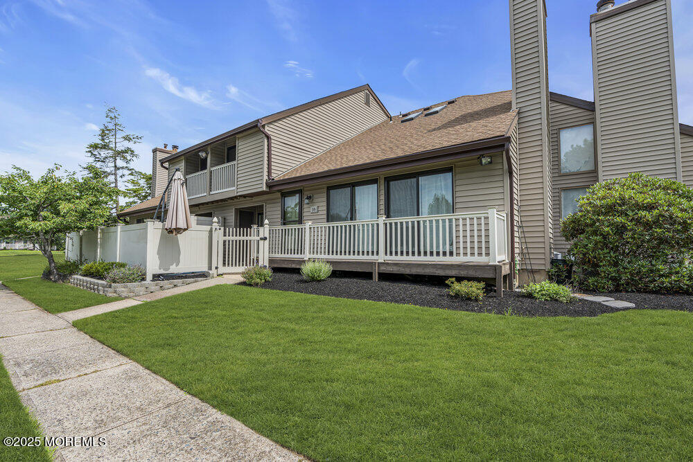 18 Cotswold Cir in Ocean Township, NJ - Building Photo