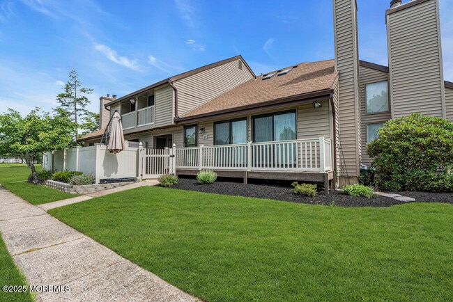 property at 18 Cotswold Cir