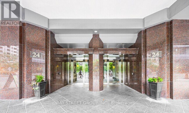 24 Wellesley St W in Toronto, ON - Building Photo - Building Photo