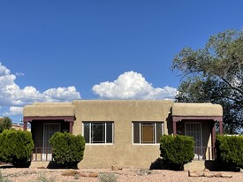 404 Columbia Dr SE, Unit A in Albuquerque, NM - Building Photo
