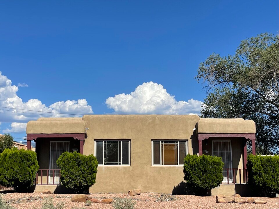 404 Columbia Dr SE, Unit A in Albuquerque, NM - Foto de edificio