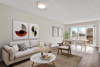 Sussex House in Ottawa, ON - Foto de edificio - Building Photo