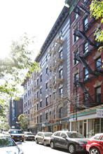 35 Bedford St in New York, NY - Building Photo - Building Photo