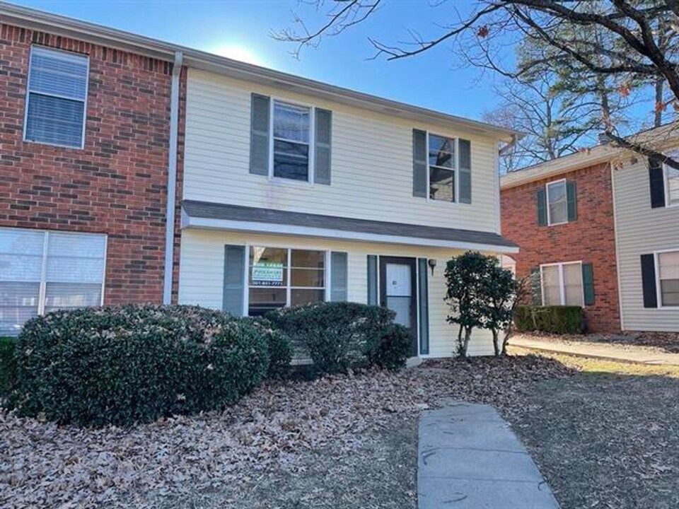 200 Pine FRST in Maumelle, AR - Foto de edificio