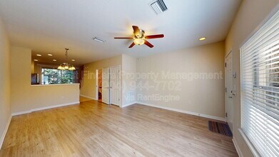8127 Summer Palm Ct in Jacksonville, FL - Foto de edificio - Building Photo