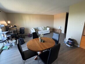 77 Brybeck Cres in Kitchener, ON - Building Photo - Building Photo