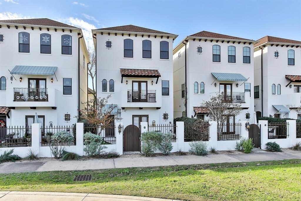 905 W 22nd St in Houston, TX - Building Photo