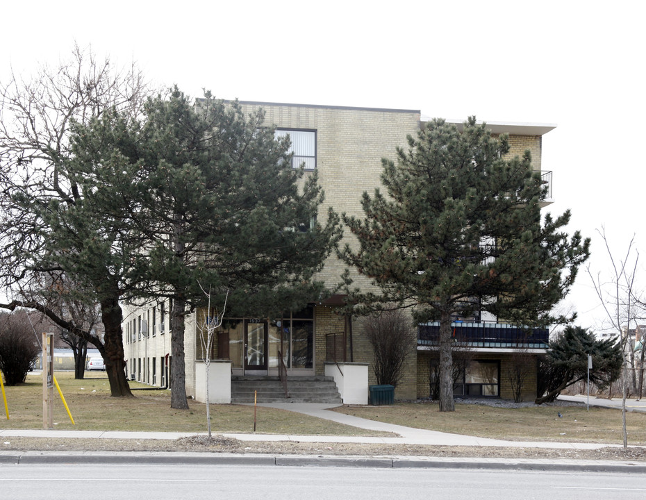 Willows Apartments in Toronto, ON - Building Photo