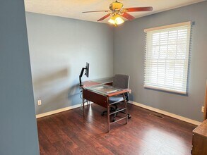 1911 Vladimir Dr in Bloomington, IL - Building Photo - Building Photo