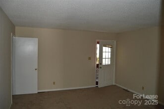 221 Kelly St, Unit 3 in Statesville, NC - Foto de edificio - Building Photo