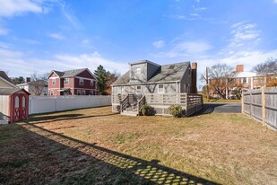 188 Lexington St in Newton, MA - Foto de edificio - Building Photo