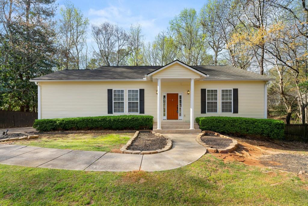 880 Melody Ln in Roswell, GA - Foto de edificio