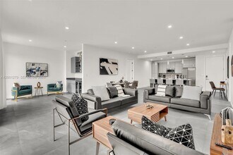 2100 Miami Rd in Fort Lauderdale, FL - Building Photo - Building Photo