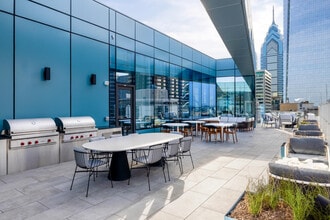 One Cathedral Square in Philadelphia, PA - Foto de edificio - Building Photo